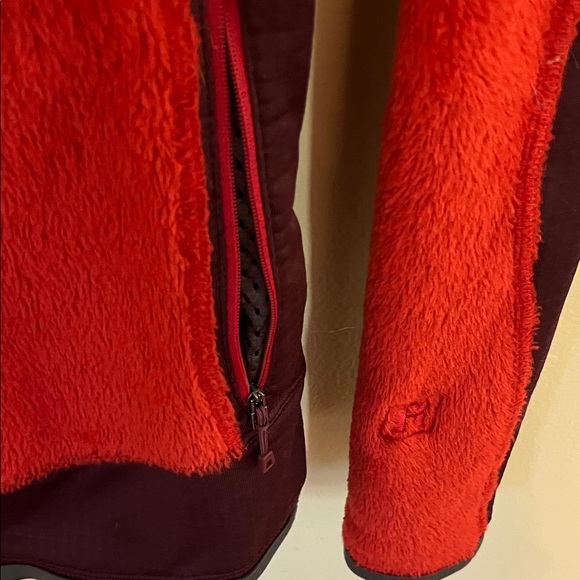 Patagonia Red and Burgundy Fleece Jacket - Picture 4 of 6